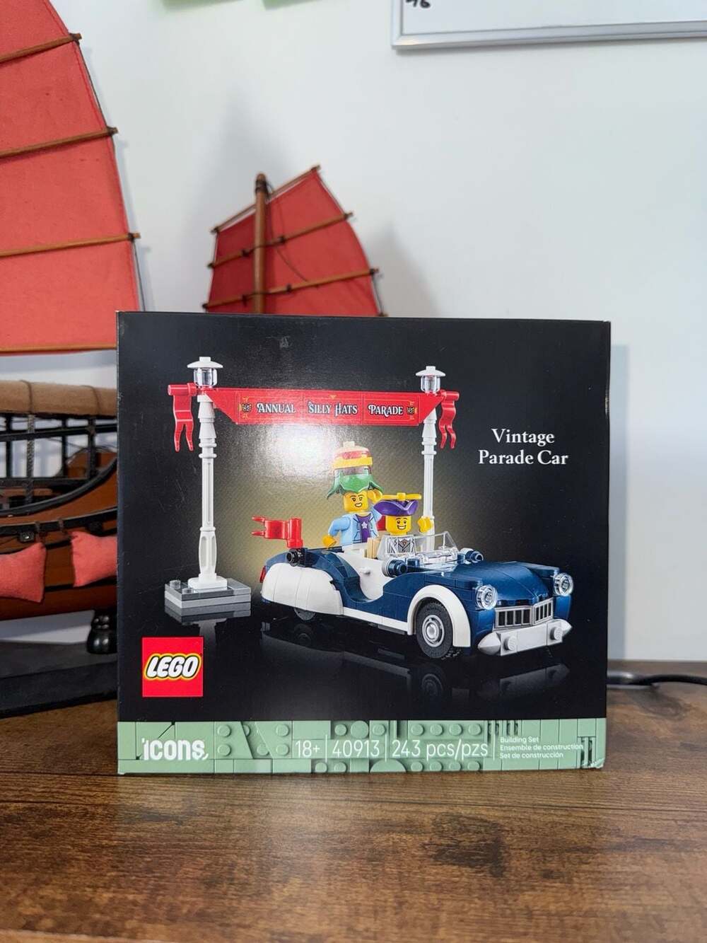 LEGO Icons Vintage Parade Car Set 40913